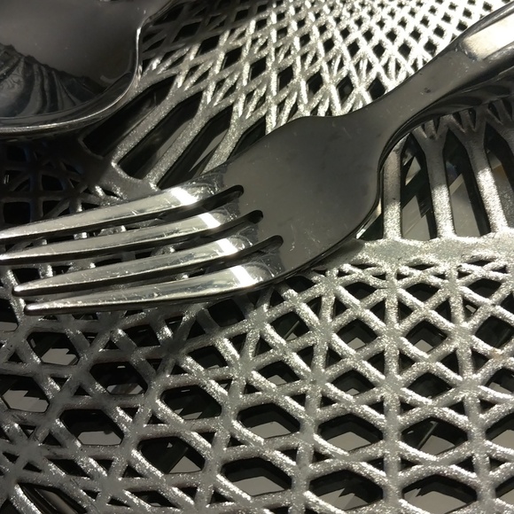 Utensils for Dinnerware - Picture 7 of 12